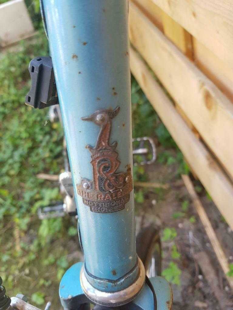 Retro Raleigh racefiets aan een opknapbeurt toe