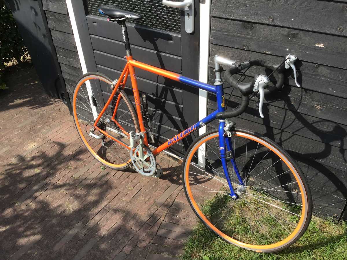 Raleigh racefiets, retro in blauw/oranje, framemaat 57