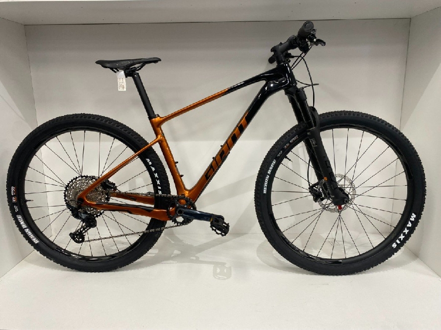 GIANT XtC Advanced 29er, Black / Amber Glow