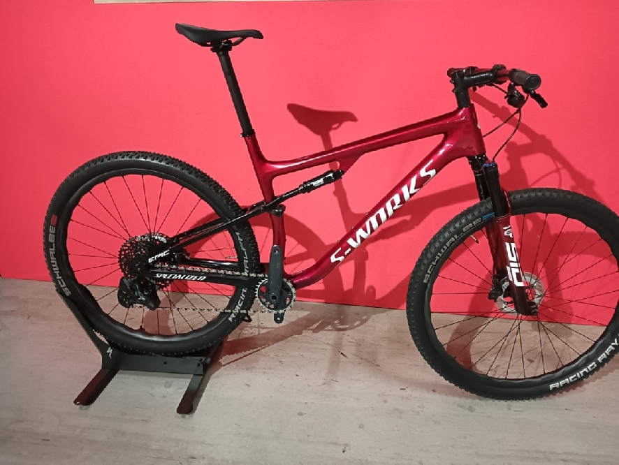 Specialized S-works Epic 8, rood